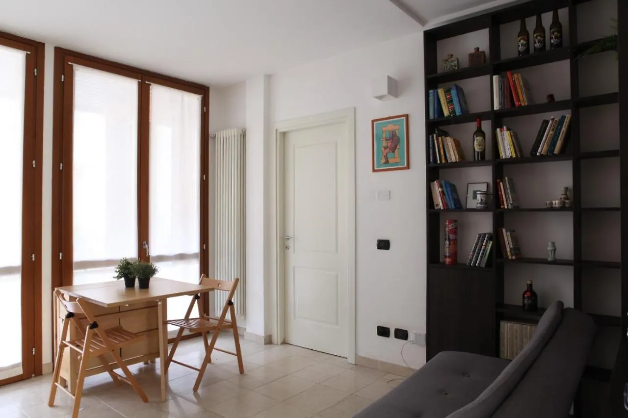 Terrace Apartment Close To Metro Station Milano